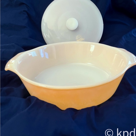 Mid Century Vintage Peach Lustre Casserole Dish with Original Lid - Picture 2 of 5